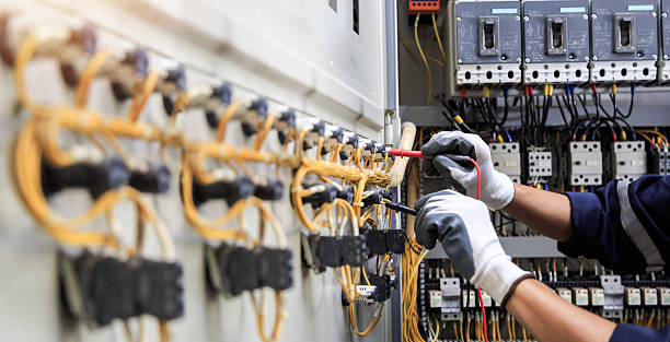 Professional Electrician technician working in Chatmoss, VA